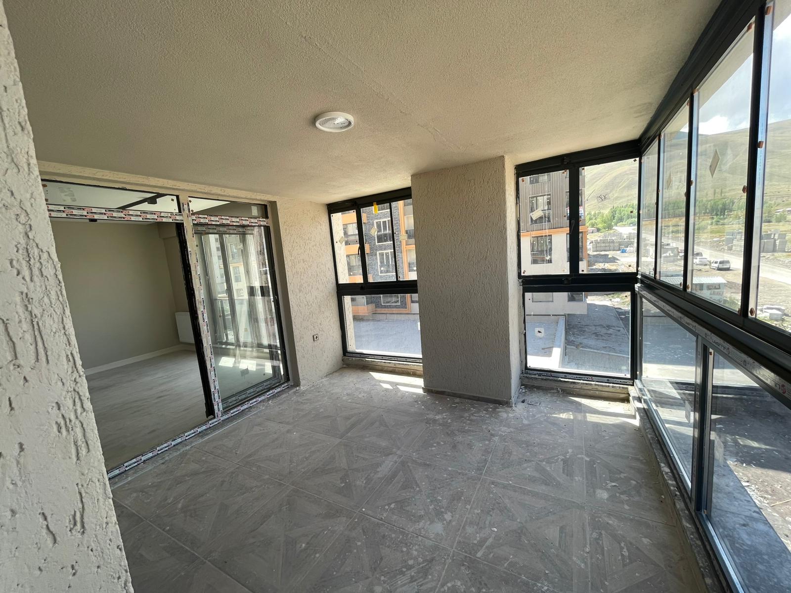 YILDIZKENT'TE BULVARDA SATILIK DAİRE